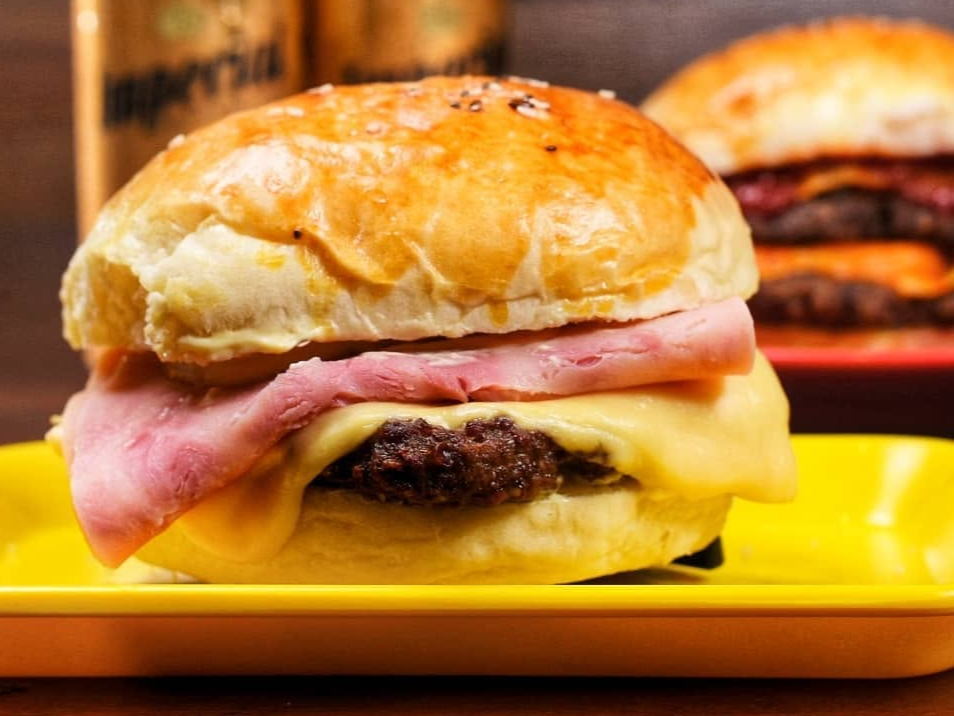 Hamburguesa Simple con Papas Fritas. de Pronto Chef