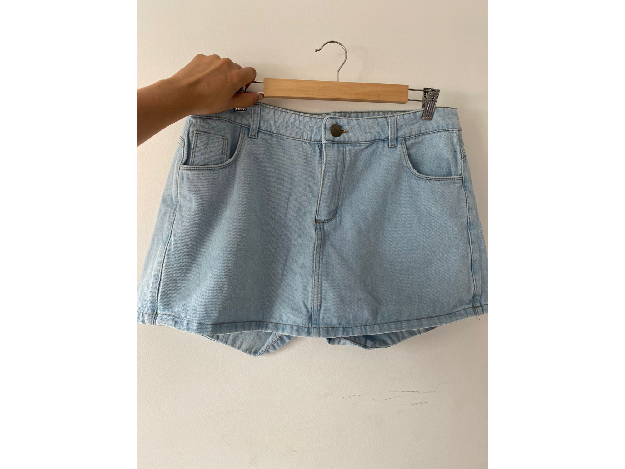 Short pollera con bolsillos