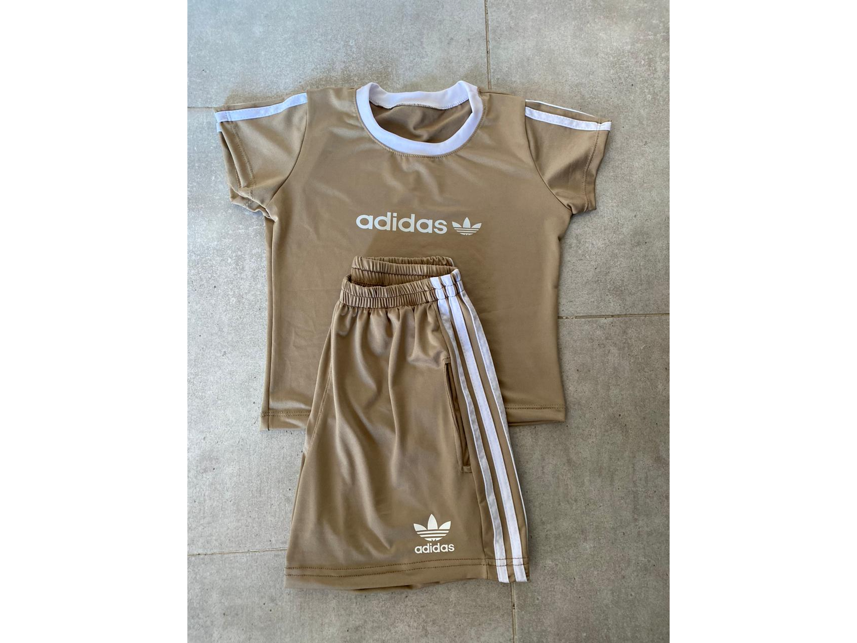 Conj adidas BEIGE