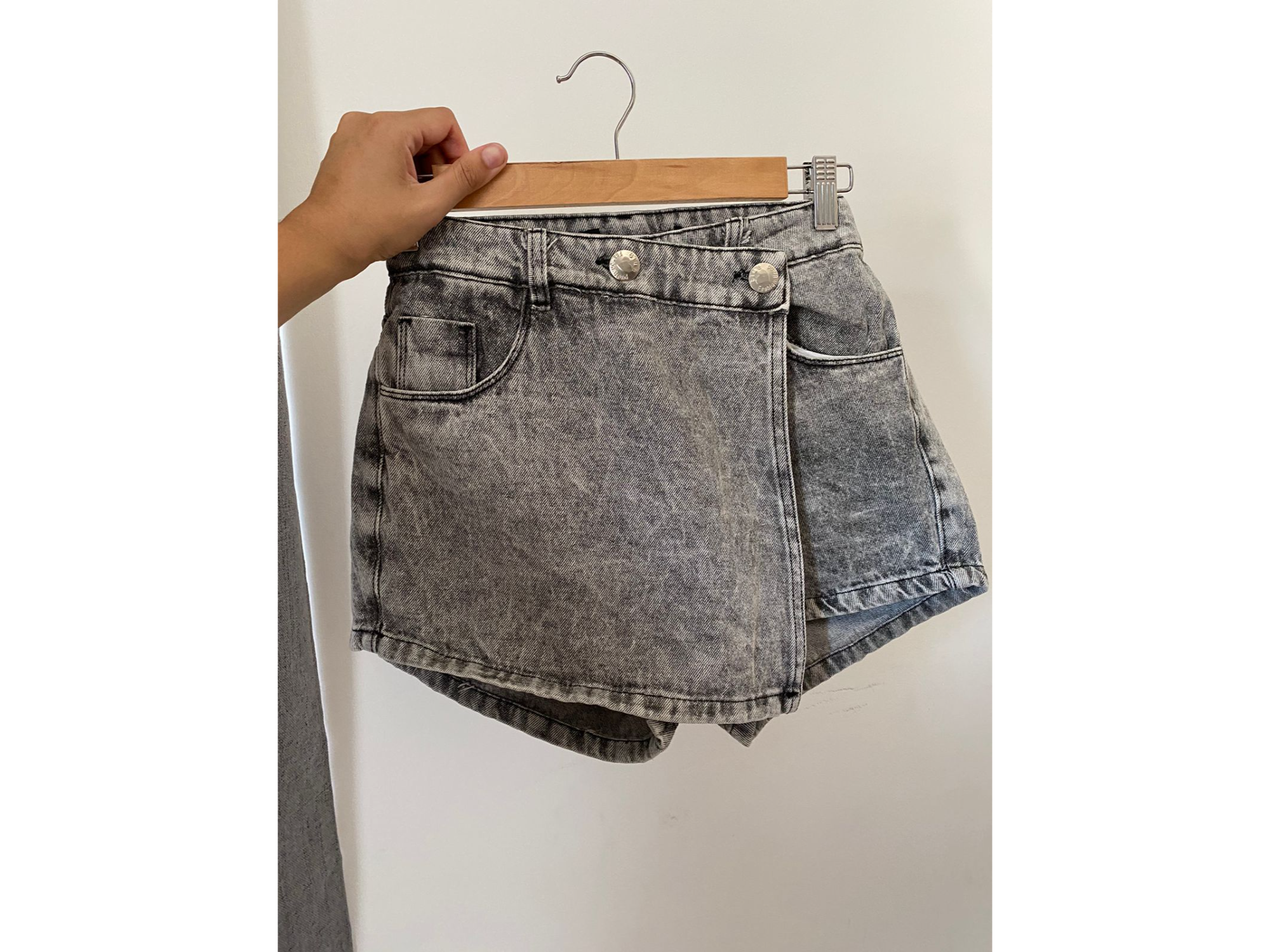 Short pollera gris oscuro