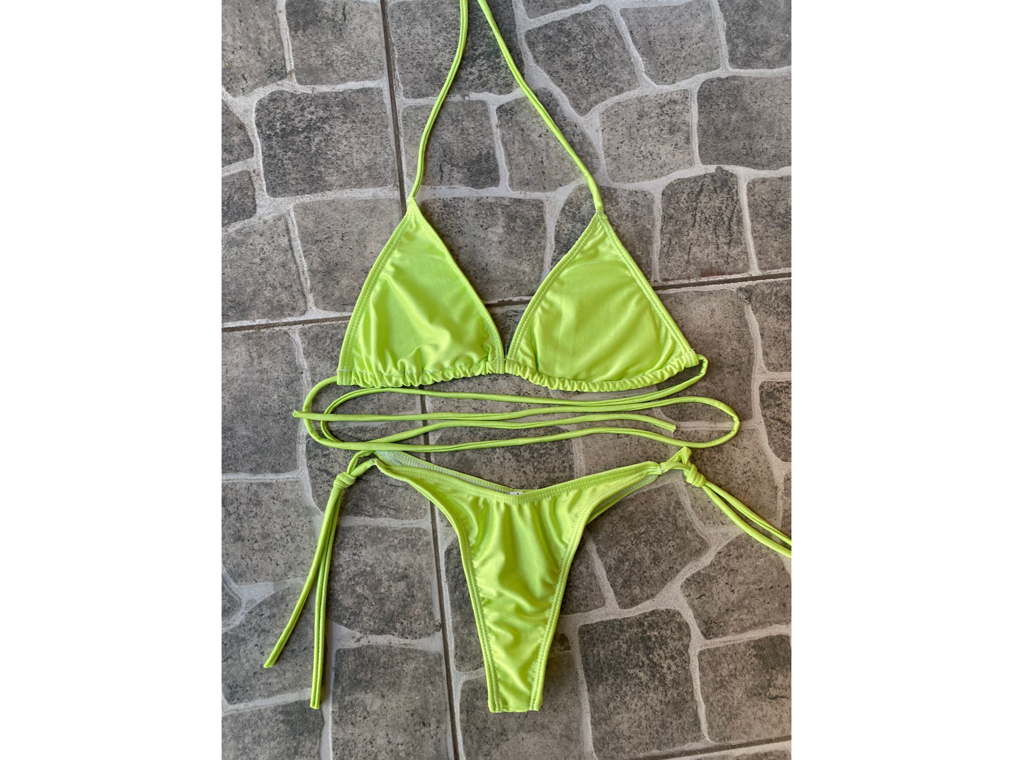 Bikini básica verde fluor