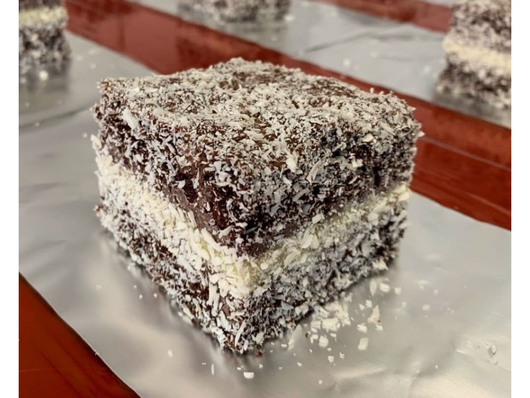 Porción de torta fría (húmeda y rellena)