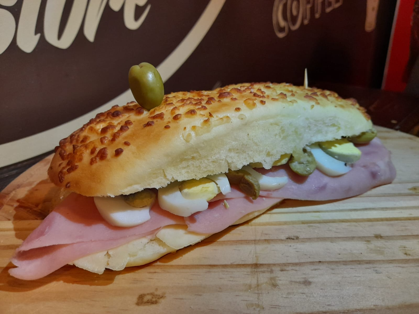 PEBETON DE JAMON, QUESO Y HUEVO