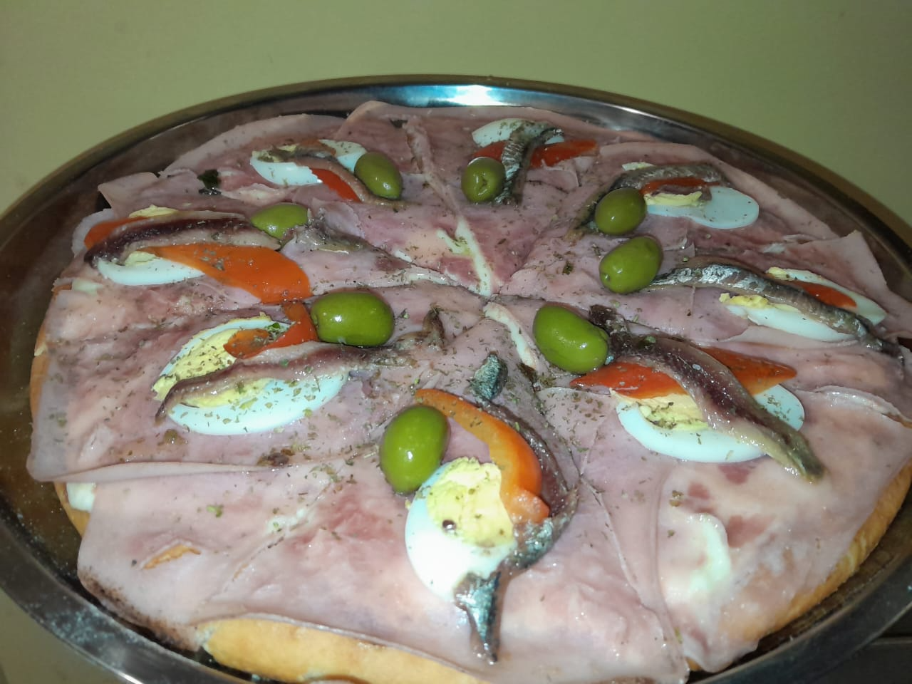 PIZZA  CON ANCHOAS