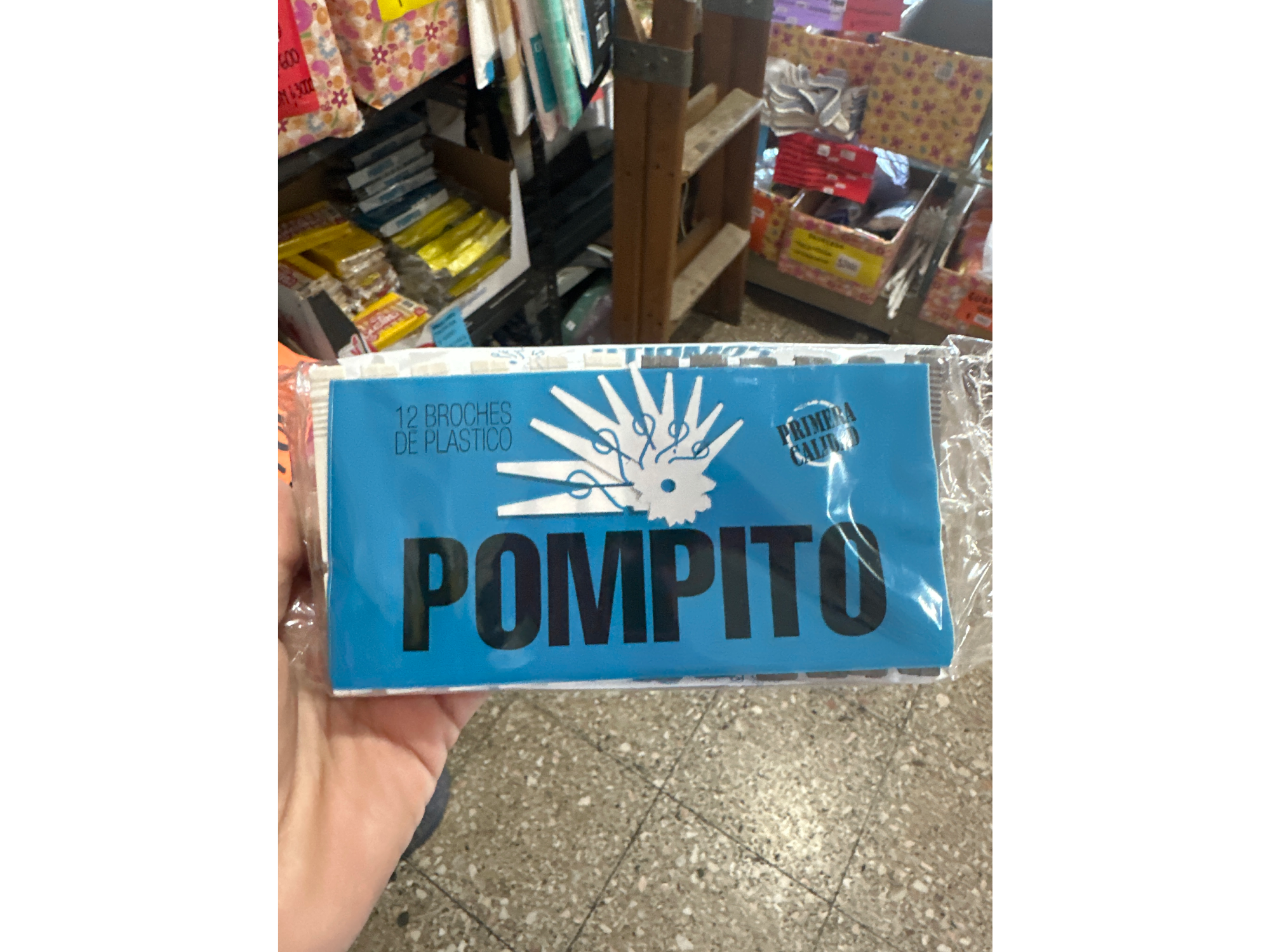 Broches plásticos
