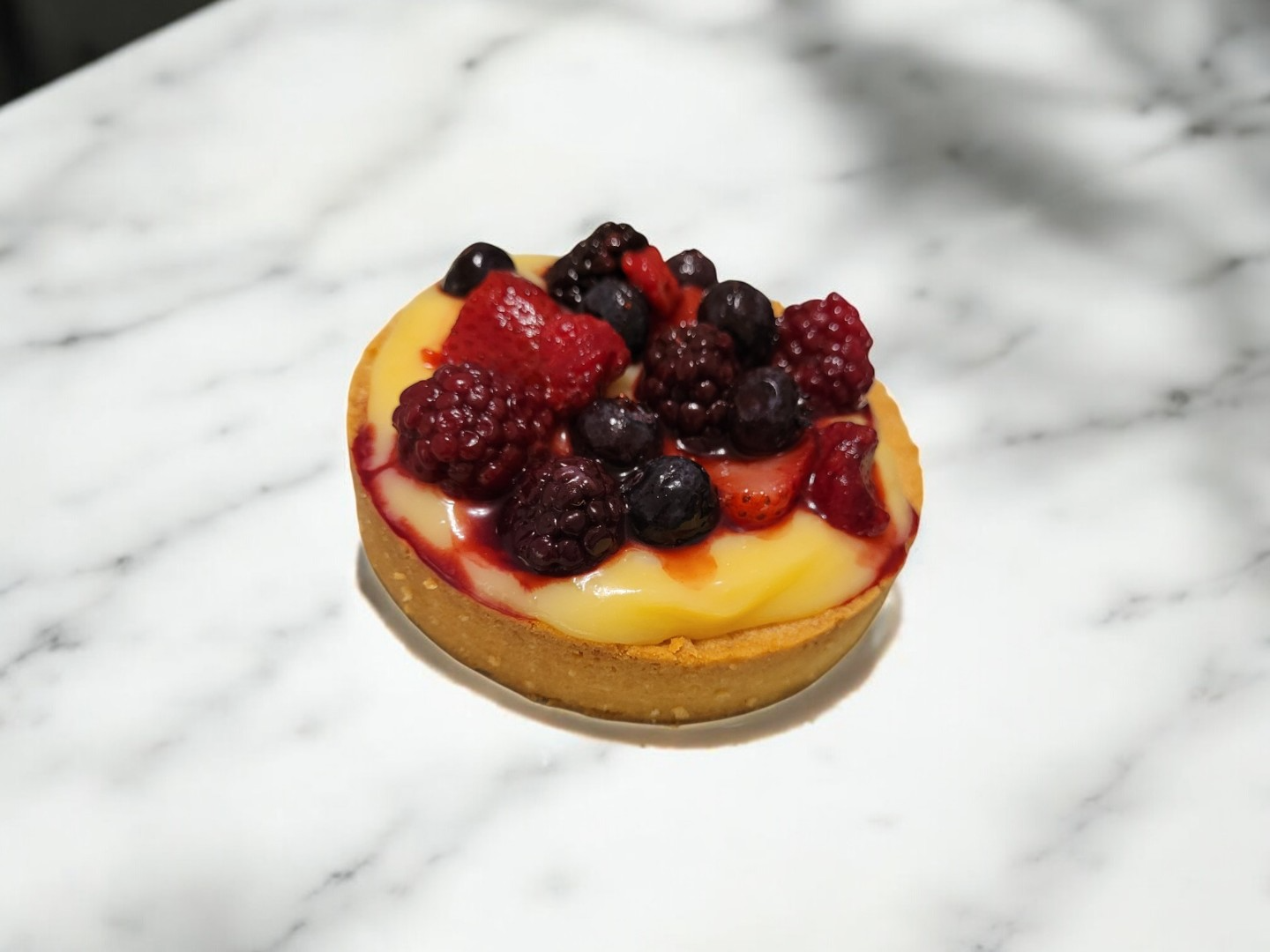 Tarta Pastelera y Frutos Rojos