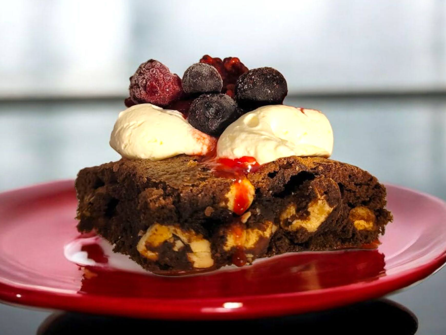 Brownie 100% Choco Con Crema, DDL y Frutos