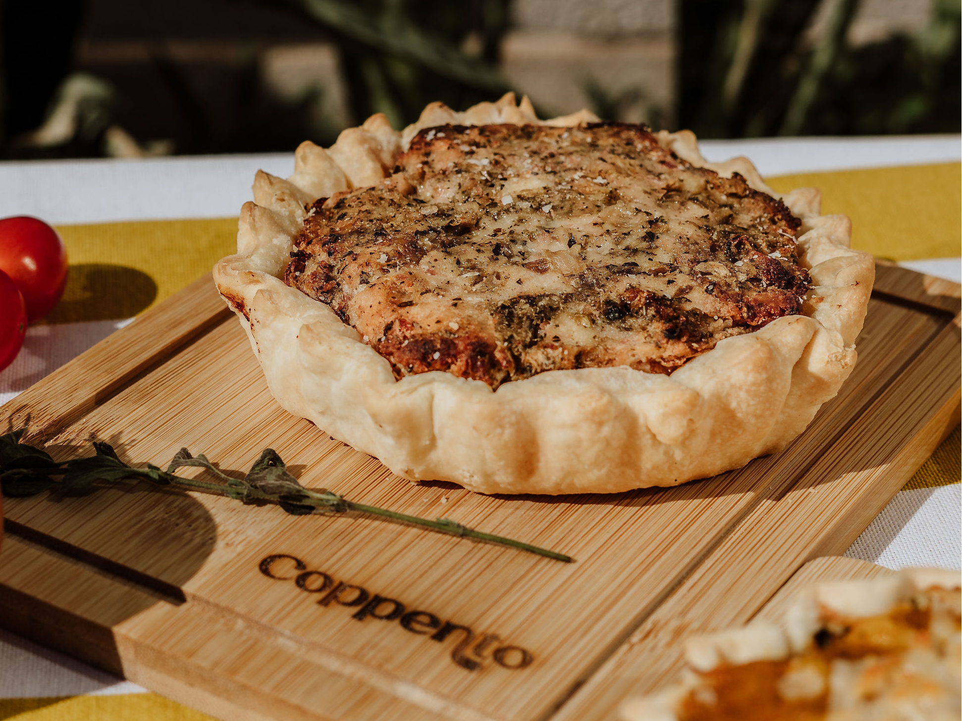 Tarta de jamón, mozza y cebolla.