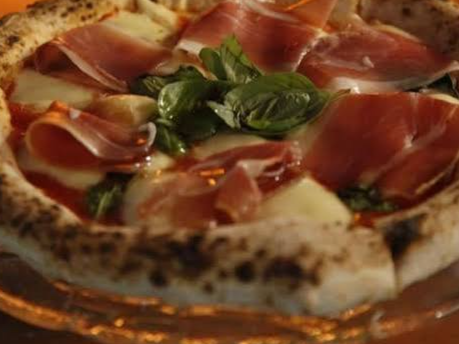 PIZZA CON JAMON CRUDO