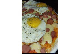 Pizza Salchica y Huevo