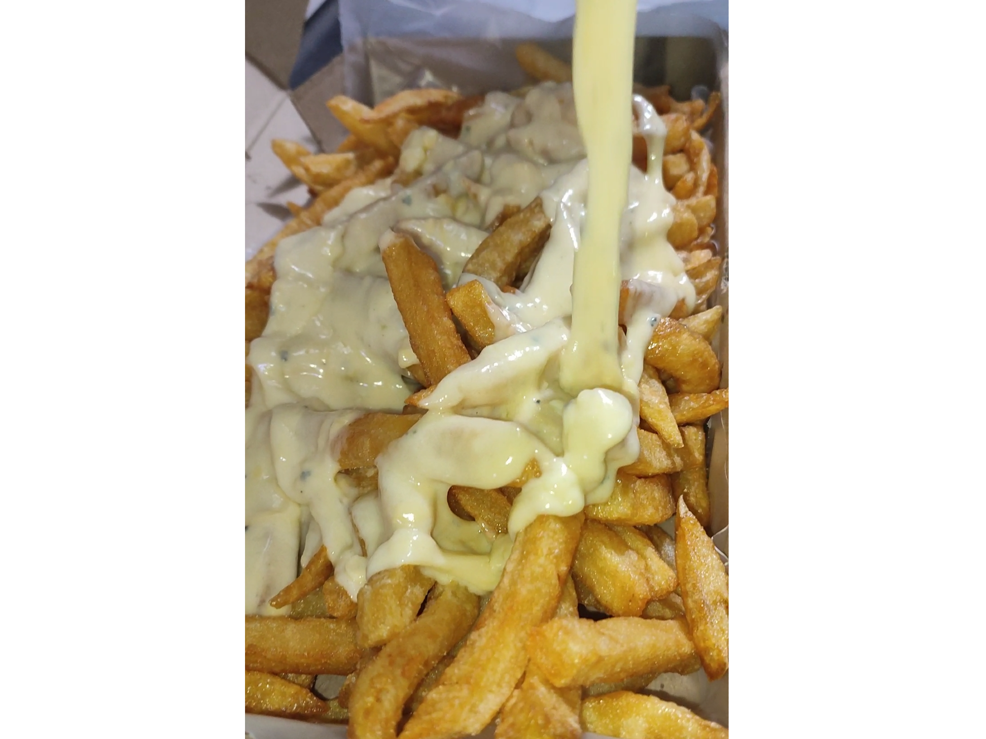 Papas Fritas con salsa 3 Quesos