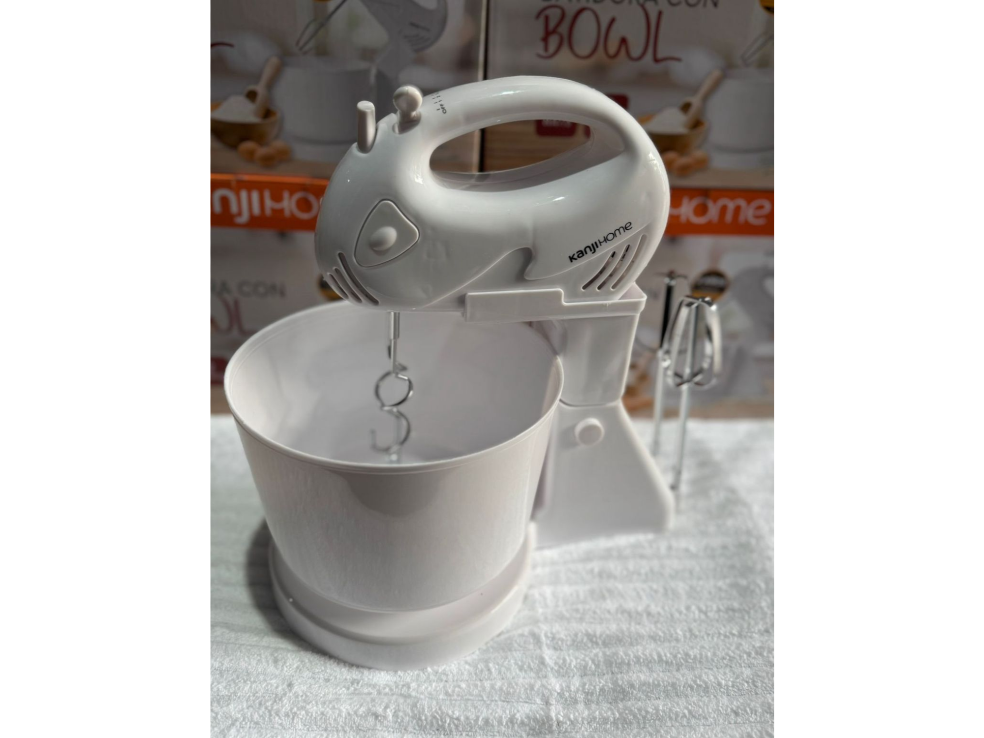 Batidora de mano con bowl 300watts 2lts