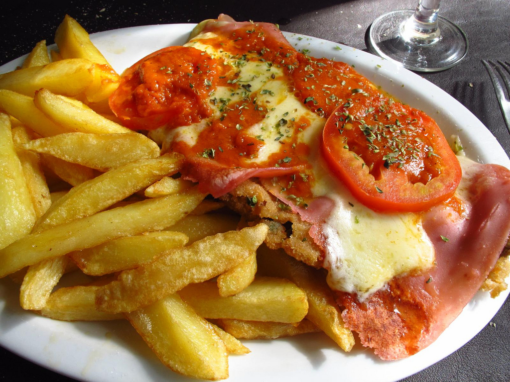 Suprema a la Napolitana con Fritas