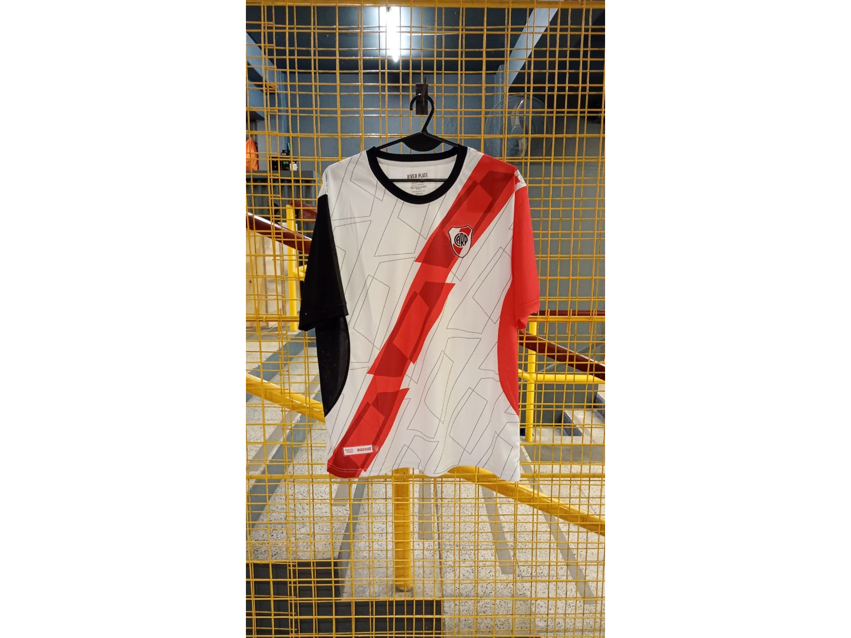 Remera de Entrenamiento Millonario RIVER | LICENCIA CLUBES®