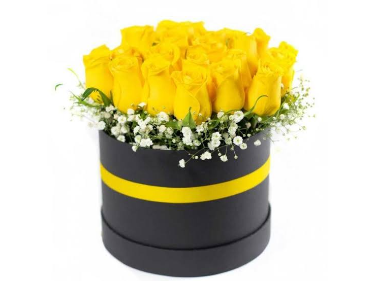 Caja de 24 rosas amarillas con nube