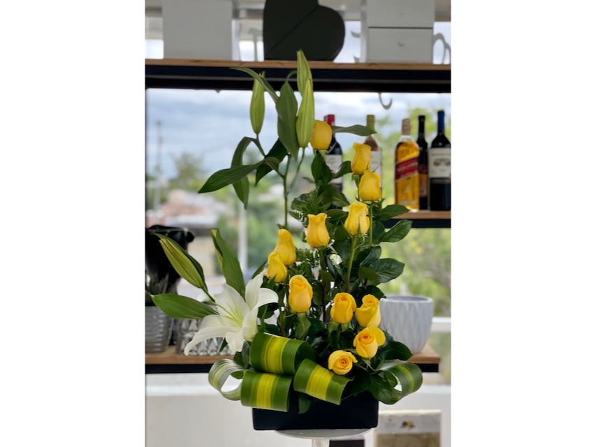 Arreglo de 12 rosas amarillas