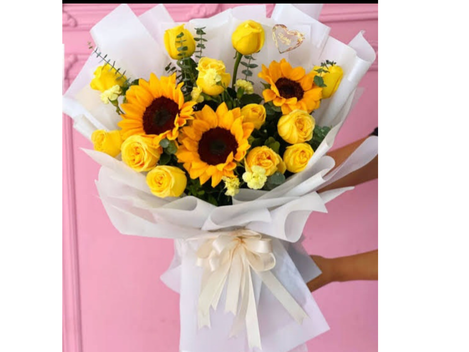 Bouqiet de 12 rosas y 3 girasoles