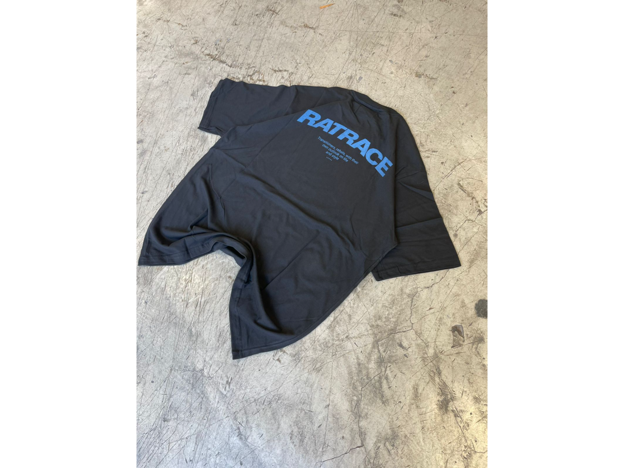 REMERA OVER RETRACE *940