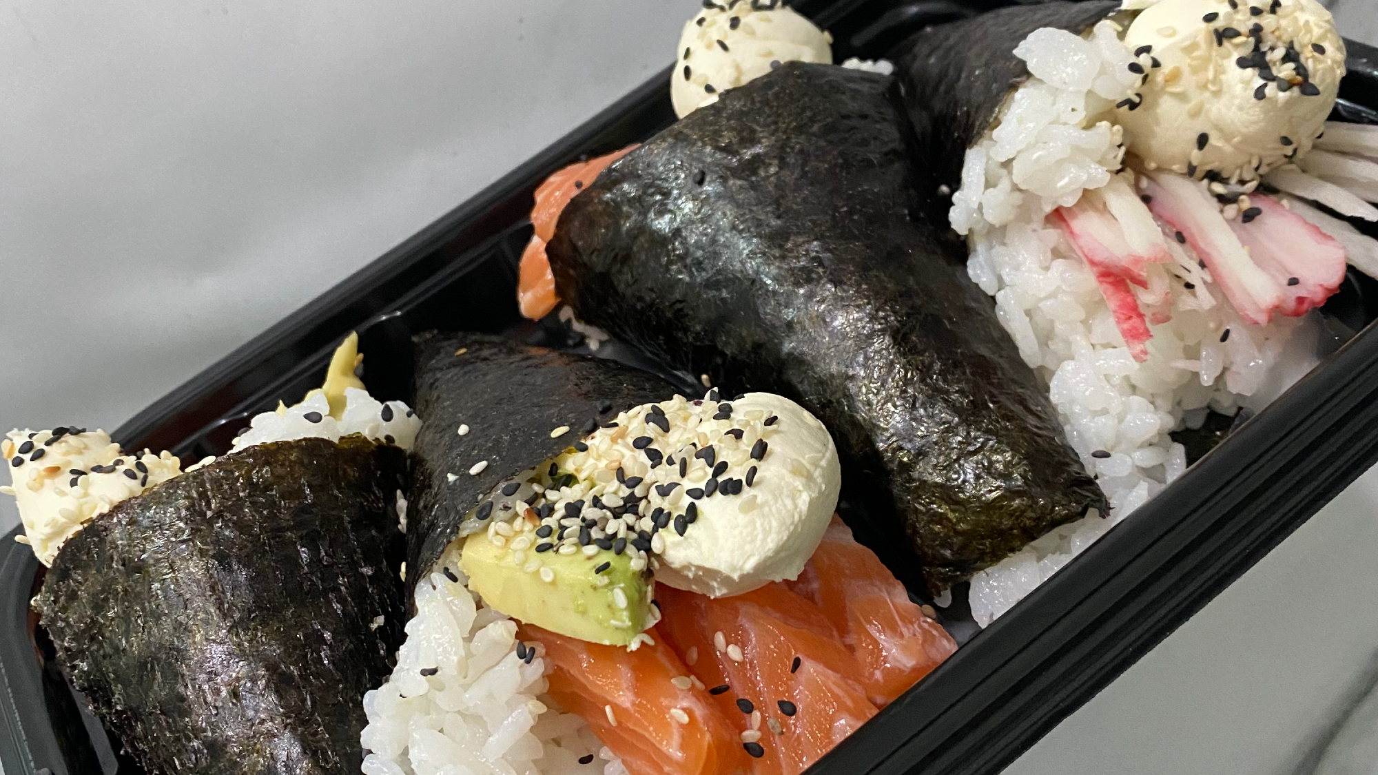 TEMAKI(CONO DE ALGA NORI RELLENO)