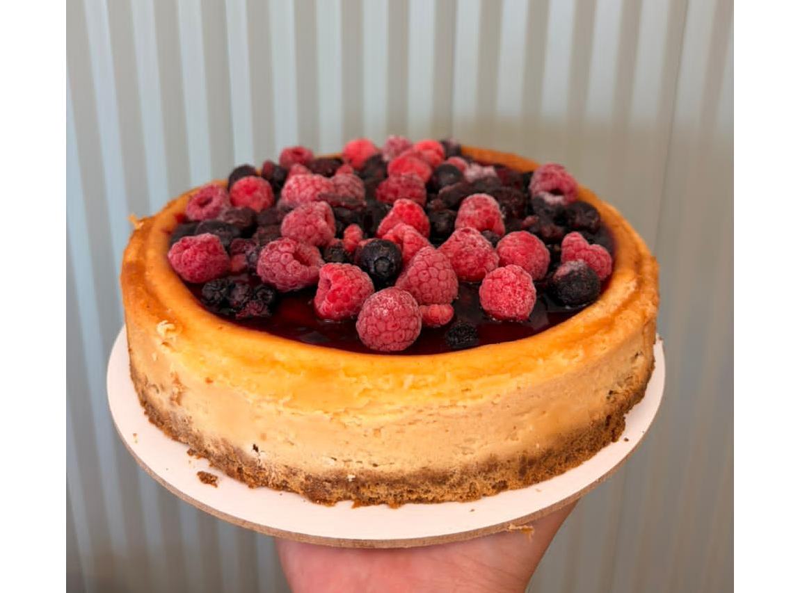 CHEESCAKE HORNEADO CON FRUTOS de PANADERIA LA MONTAÑA TRELEW