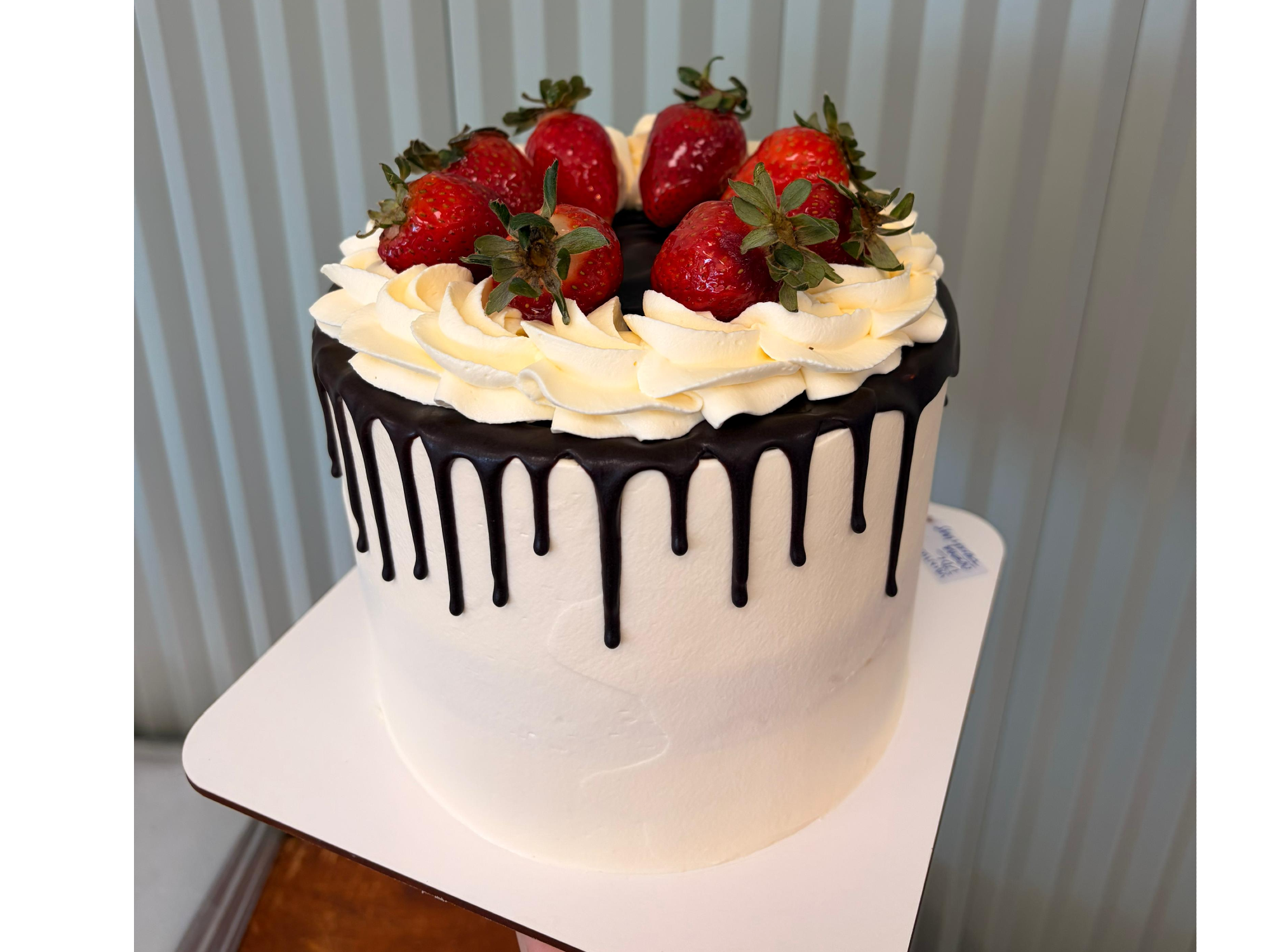 TORTAS CON FRUTILLAS O DURAZNOS