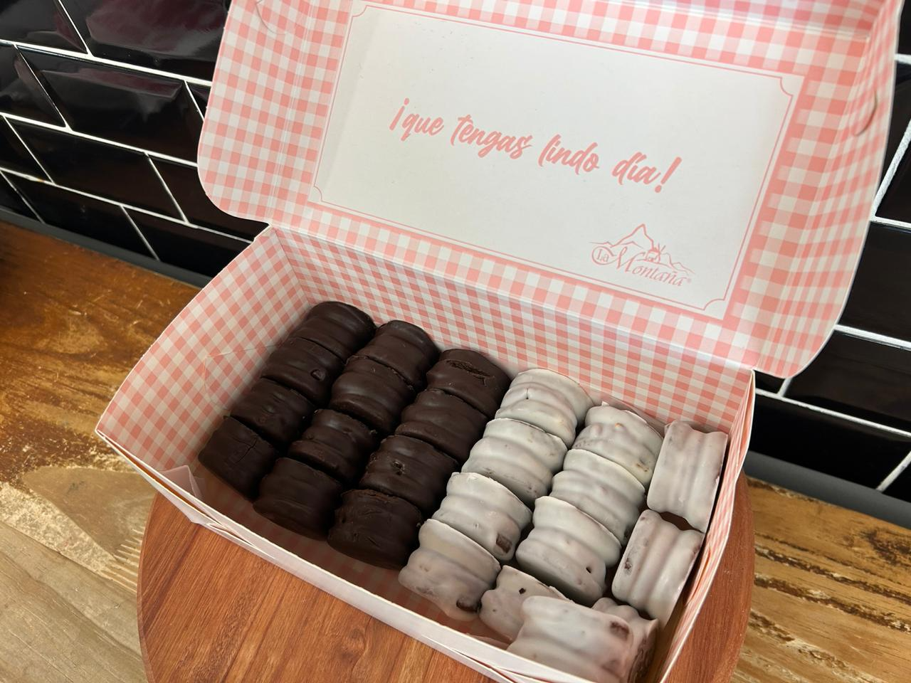 Mini alfajores de chocolate x 24