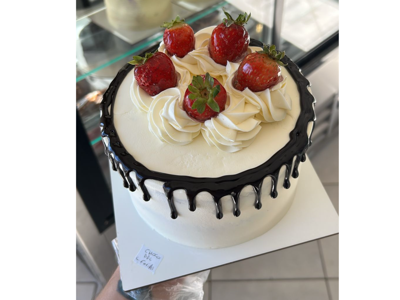 TORTAS CON FRUTILLAS O DURAZNOS