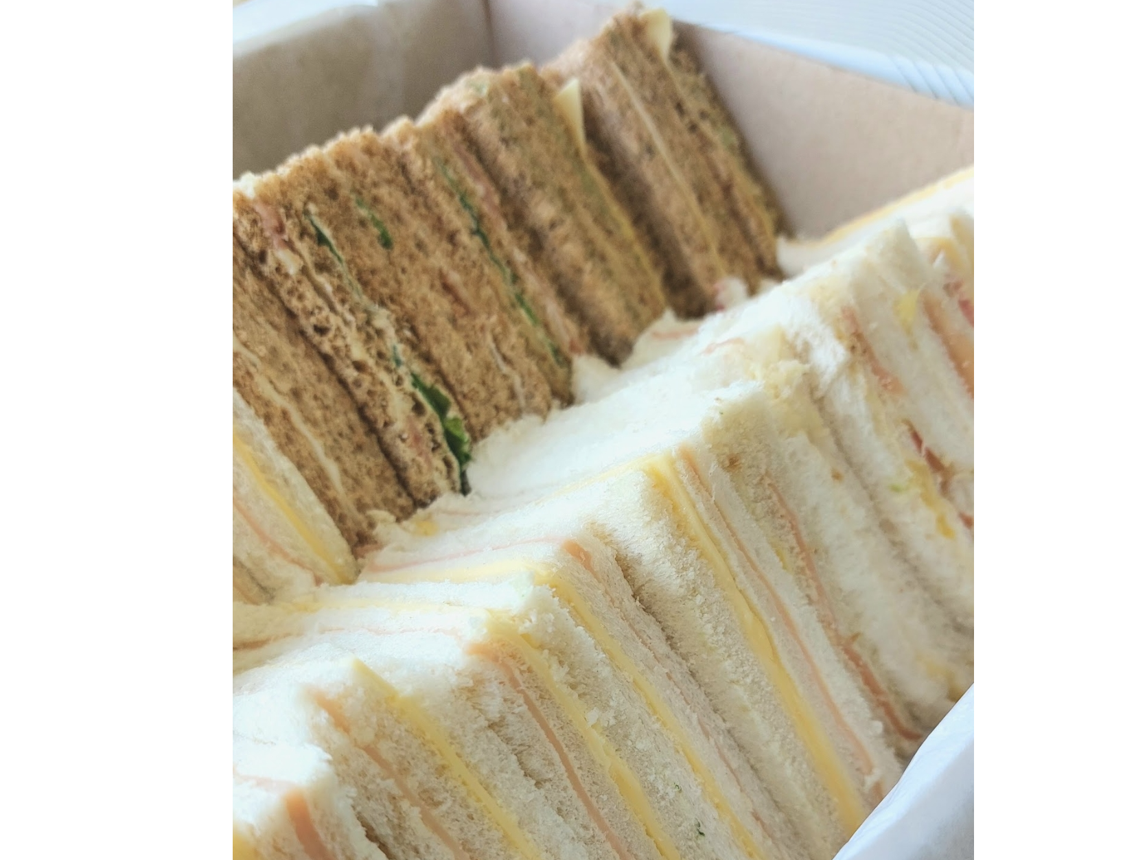 Cajita de sandwiches de miga