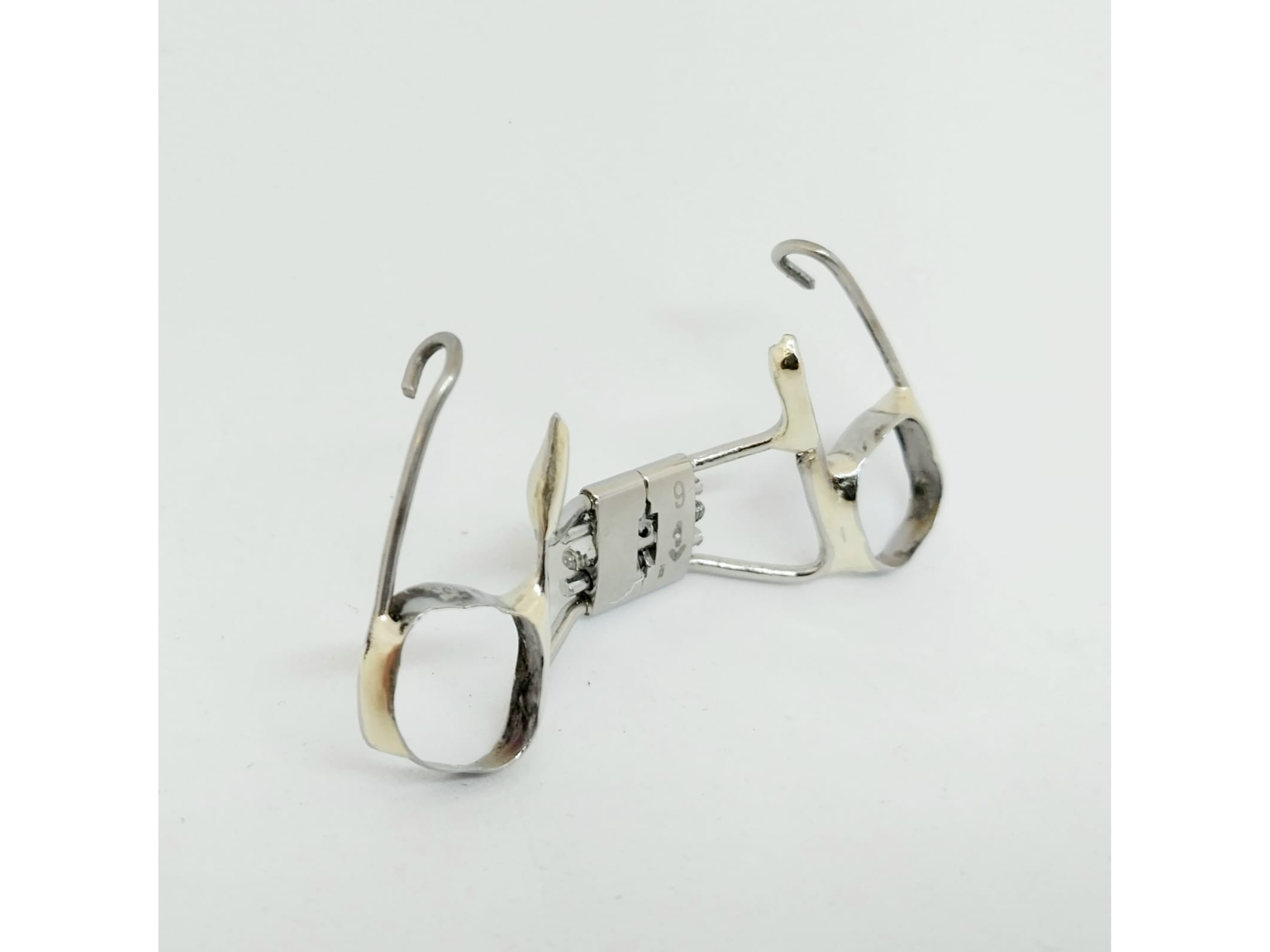 Agregado de goteras para mascara soldado