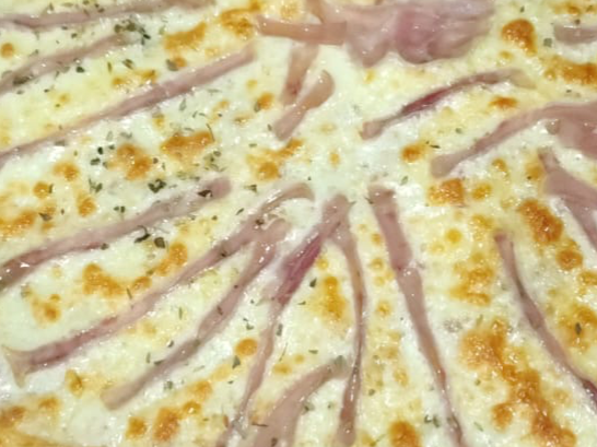Muzza con jamón