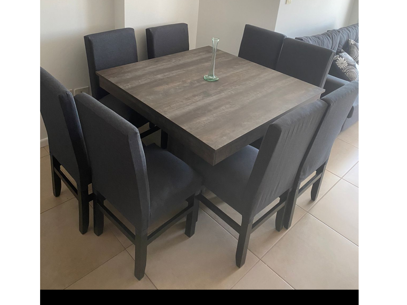 mesa 1,20x 1,20  / 1,40x140 con 8 sillas vestidas