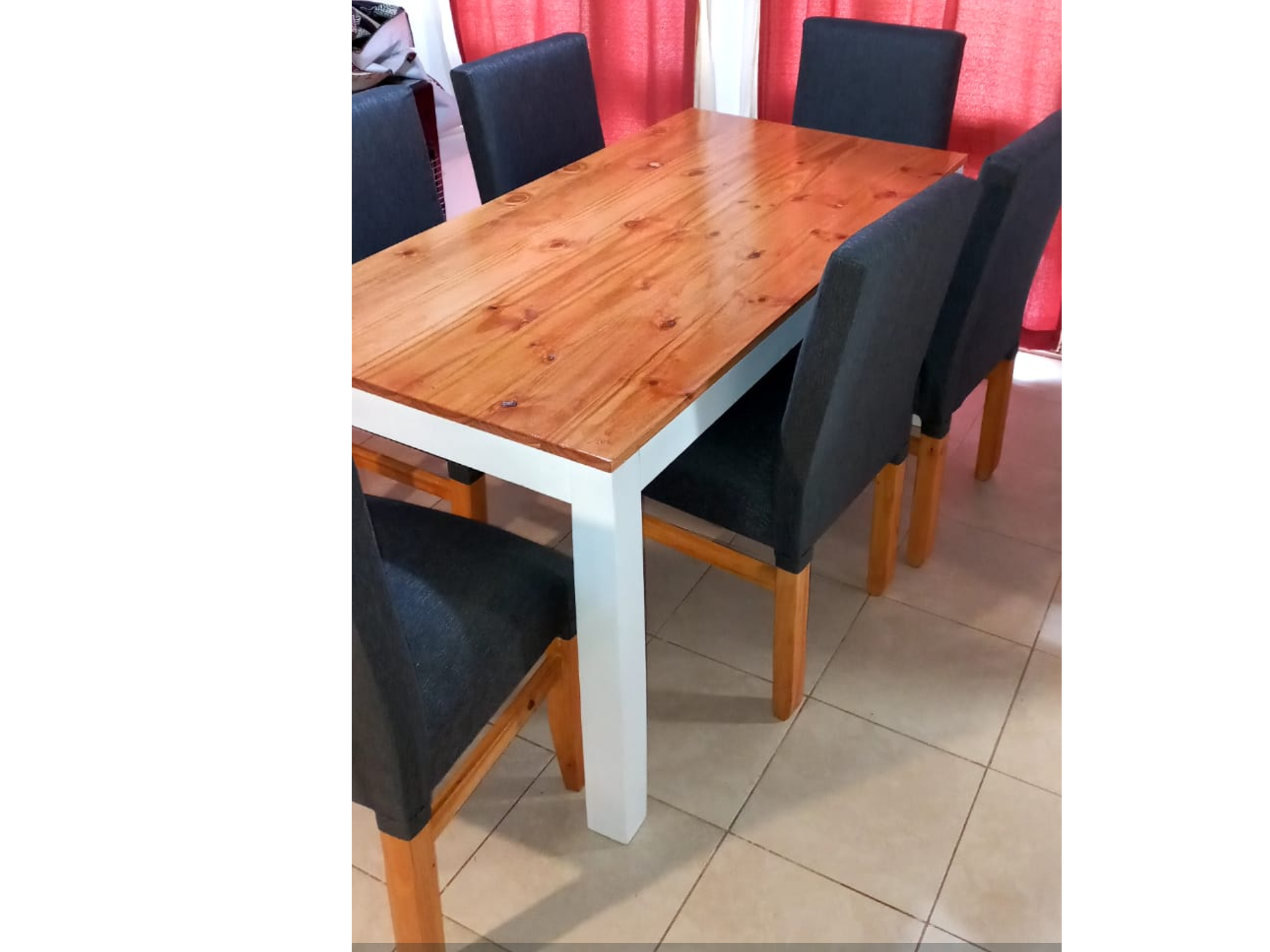 mesa laqueada 1,60 x 80 con 6 sillas vestidas