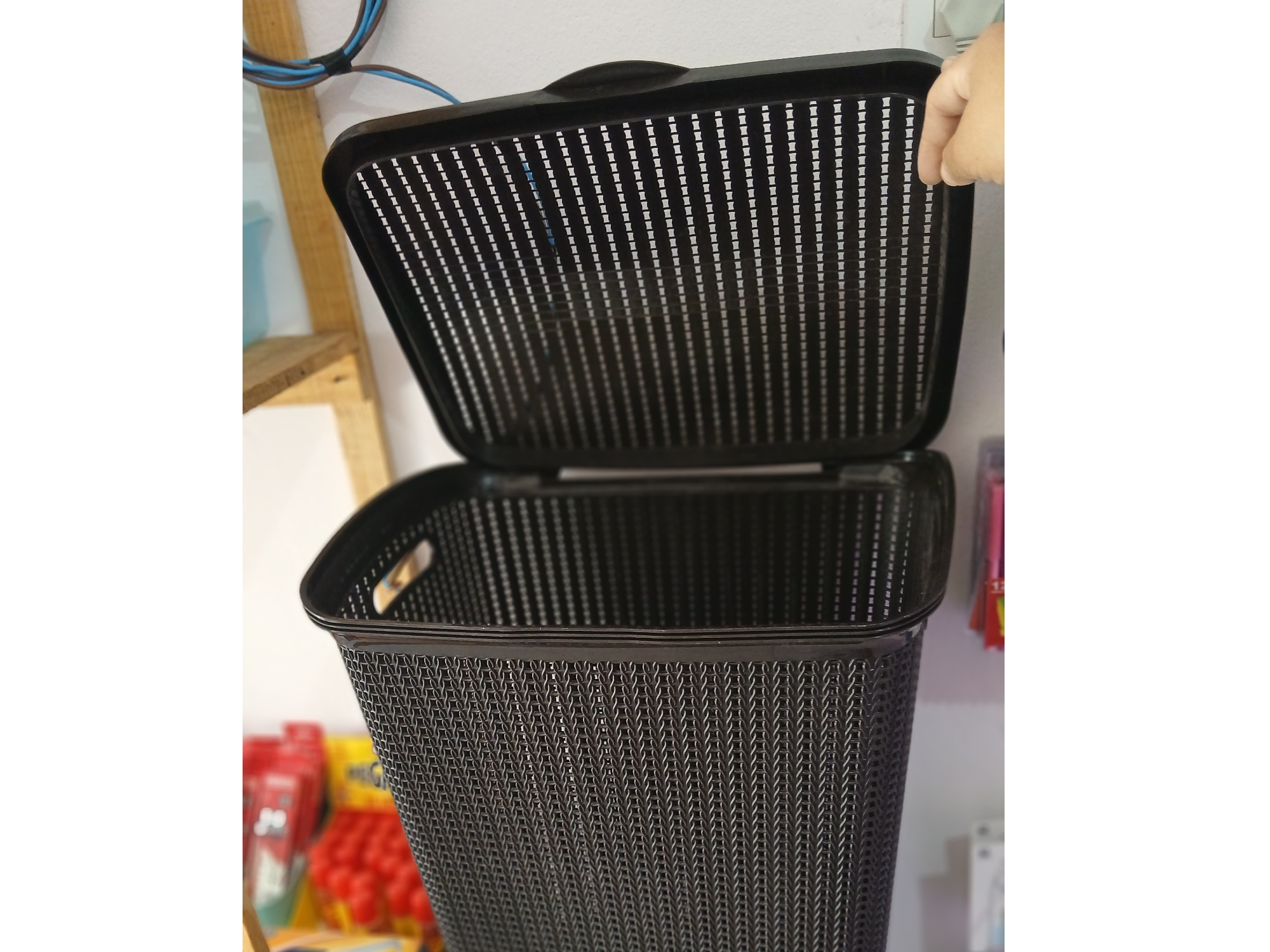 Canasto c/tapa y visagra.