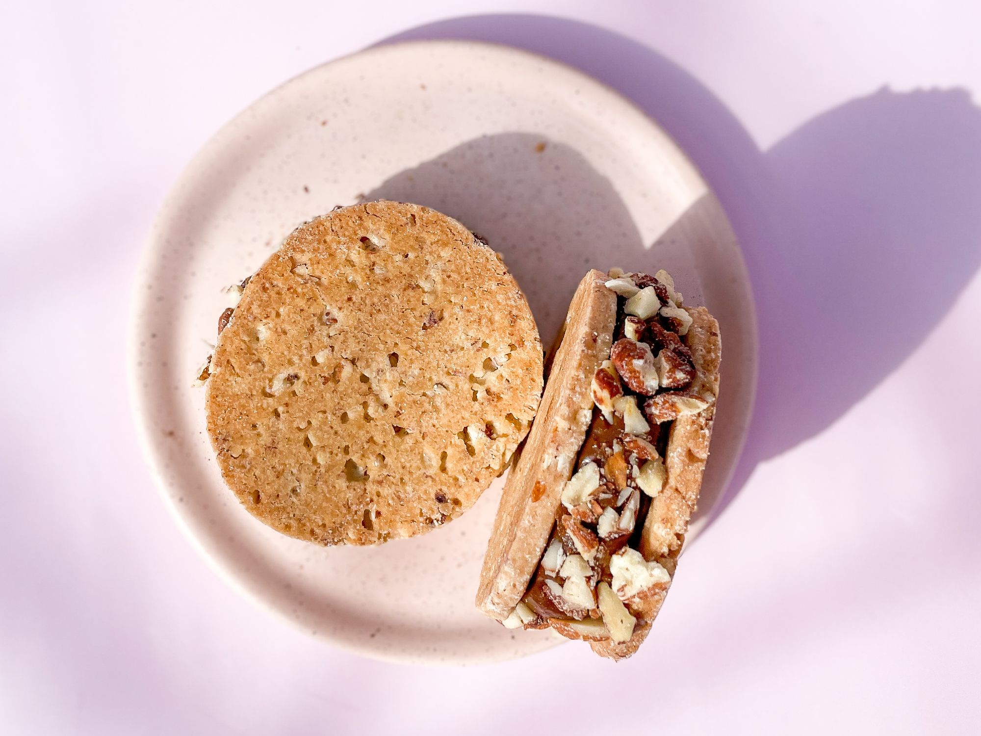 ALFAJOR DE ALMENDRAS Y DULCE DE LECHE