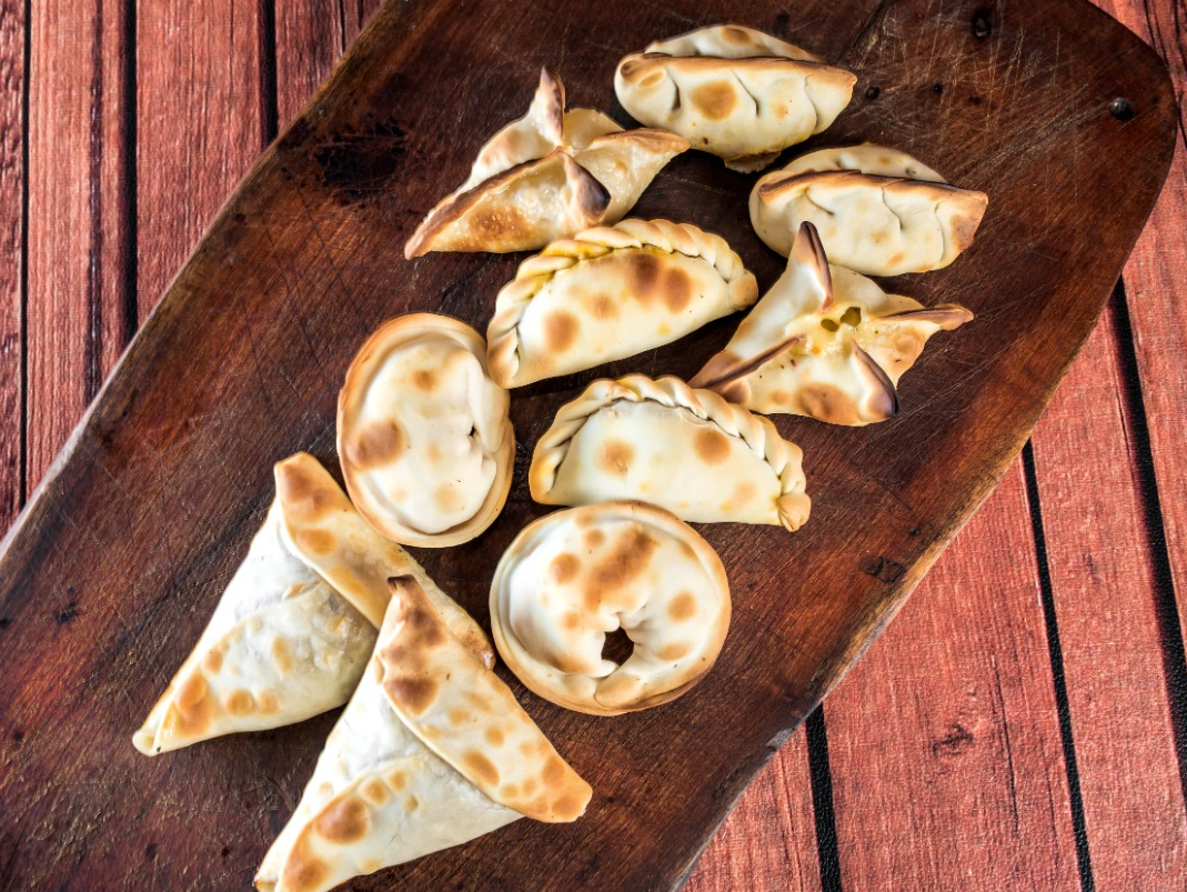 Docena de empanadas varias de Pizzamanias
