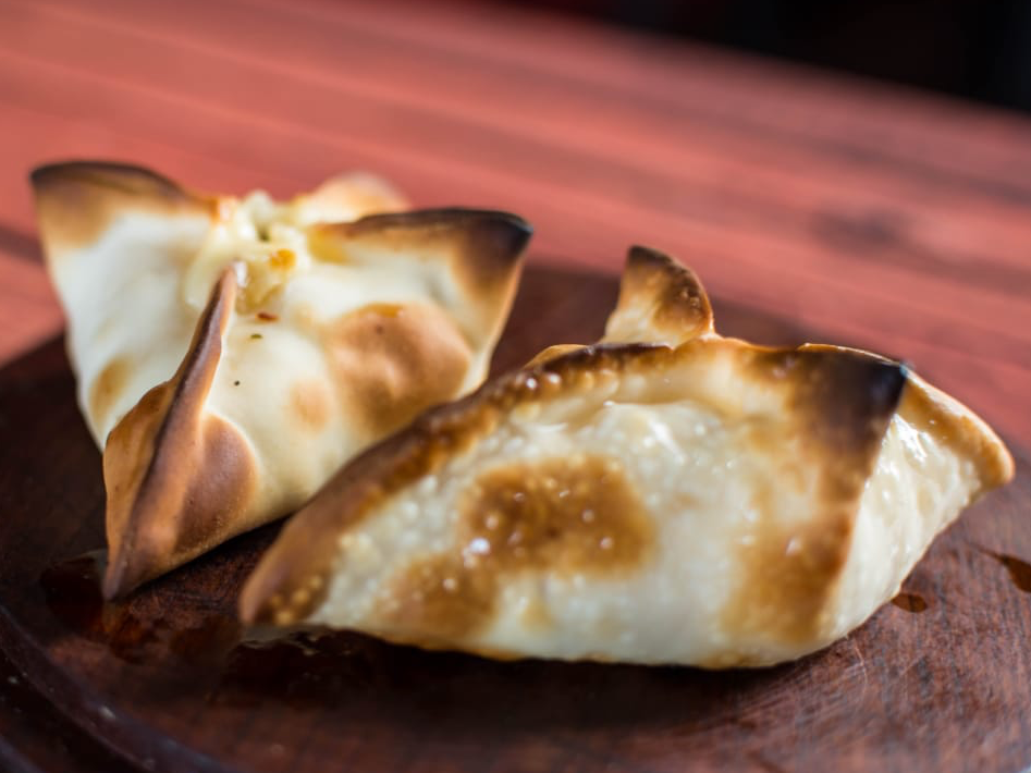 Empanada de queso y cebolla unidad