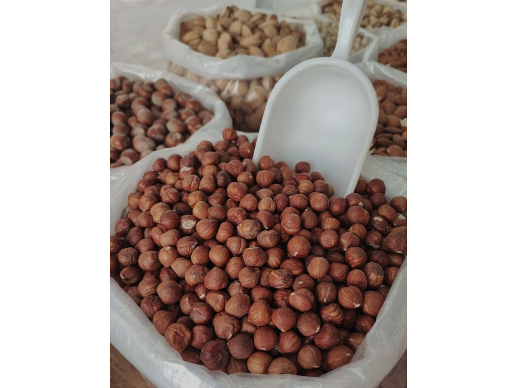 Avellana crua amb pell