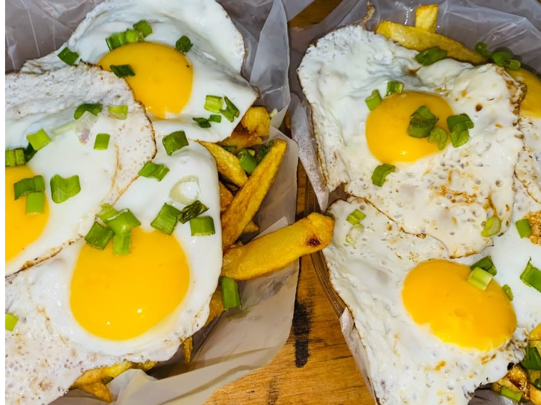 PAPAS CON HUEVO FRITO / REVUELTO