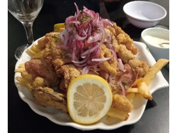 FUENTE de Chicharron de Mariscos
