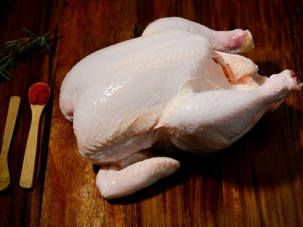 POLLO ENTERO X KG