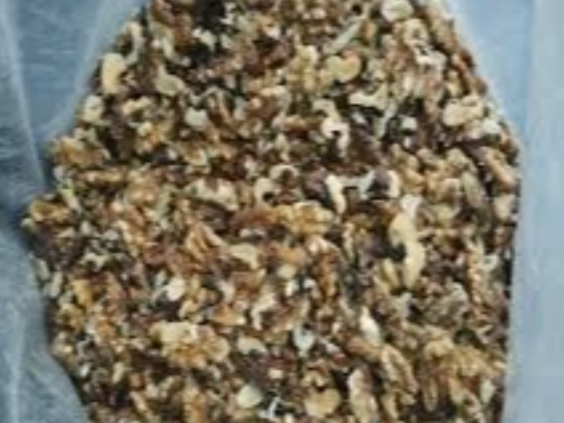 NUECES PARTIDAS DORADAS Por kilo