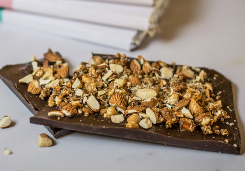 Semiamargo 60% con frutos secos garrapiñados