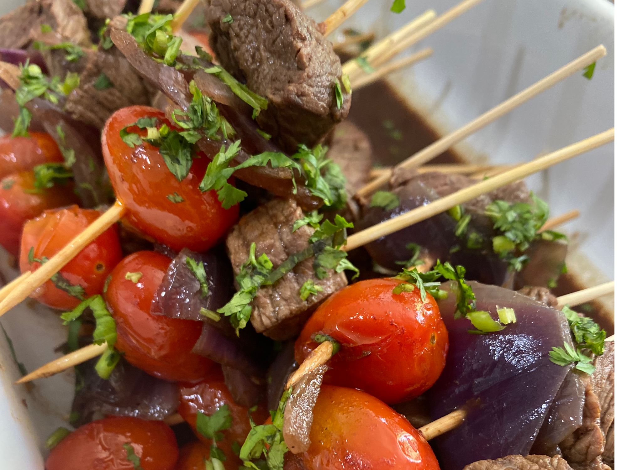 Pinchos de lomo saltado