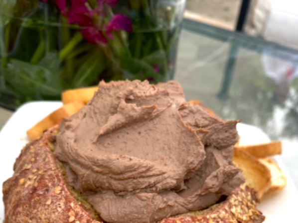 Paté casero con cebollitas