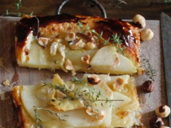 Corona masa philo con queso azul, higos, espinacas y nueces