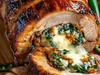 Lomo de cerdo relleno con queso azul, peras y espinacas