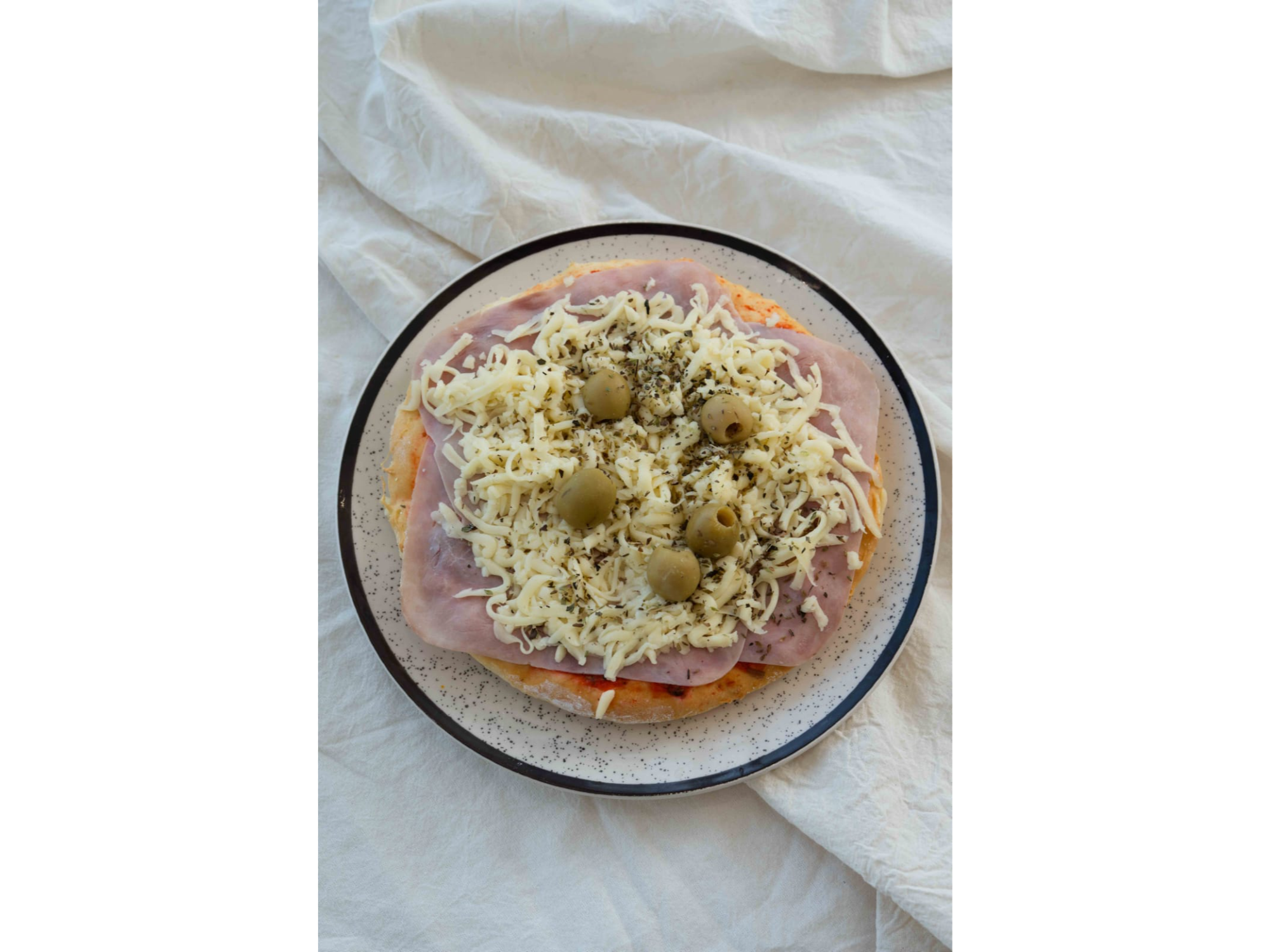 Pizza mediana jamón y queso