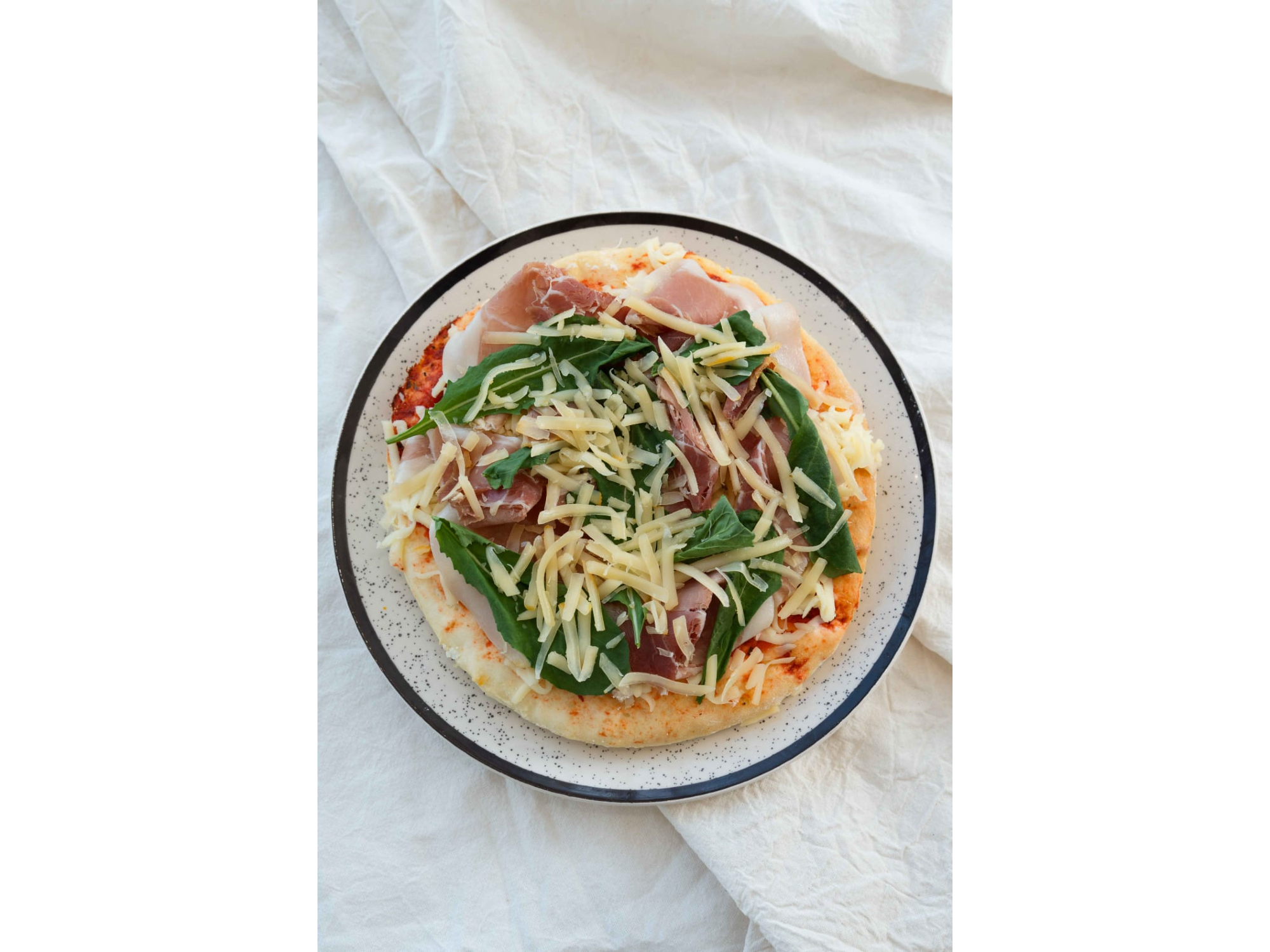 Pizza mediana jamón crudo y rúcula