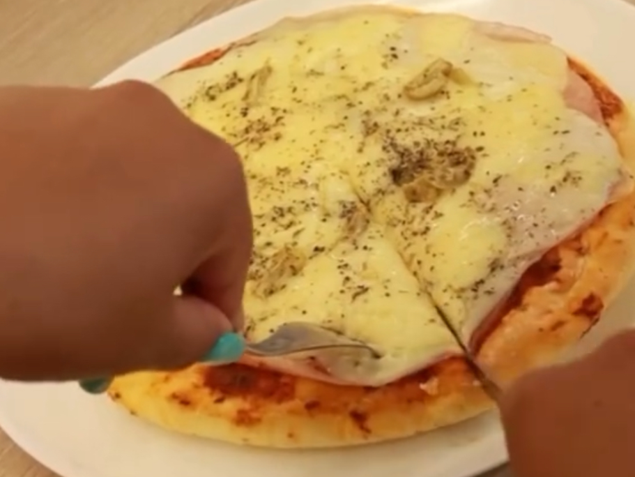 Pizza mediana muzzarela