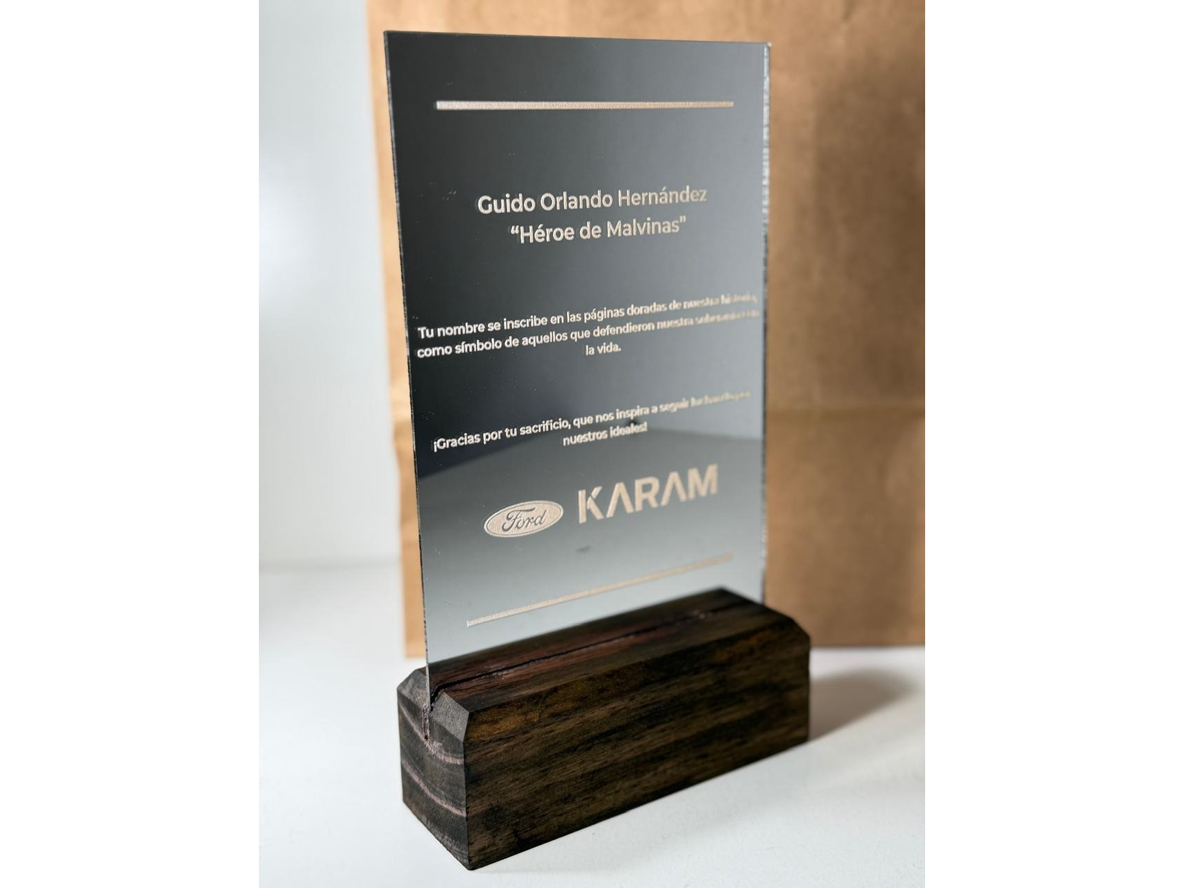 RECONOCIMIENTO BASE DE PINO + ACRILICO ESPEJO